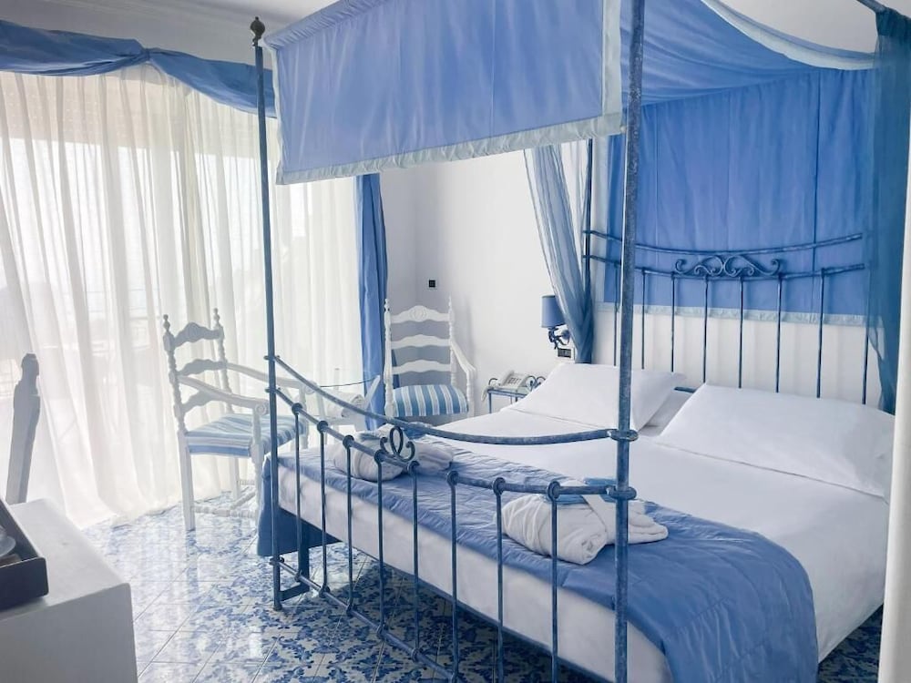 DELUXE, SEA VIEW