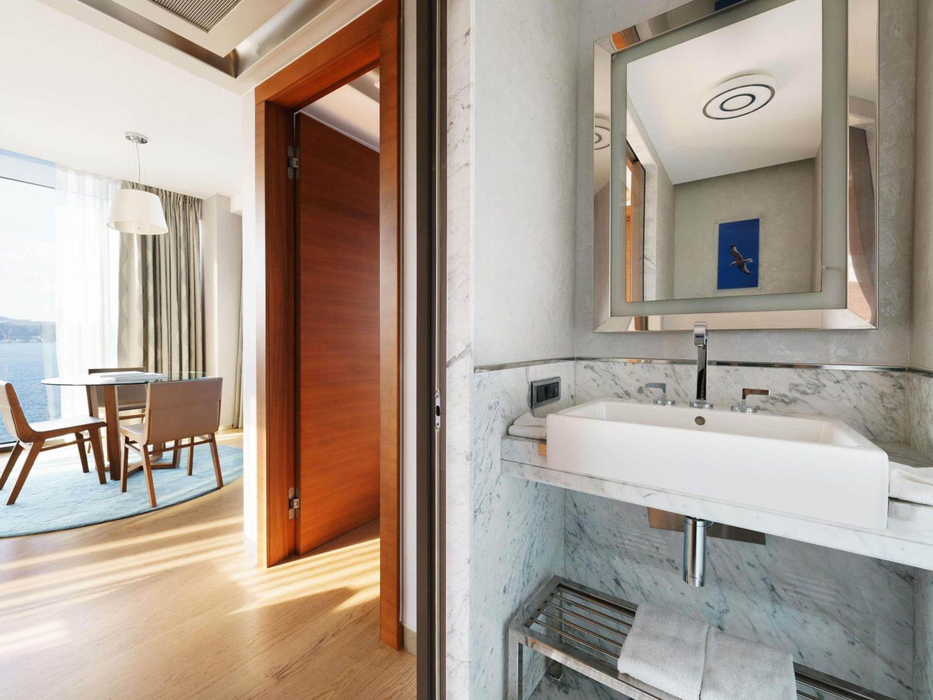 Family, Suite, 2 King Beds, Bosphorus View