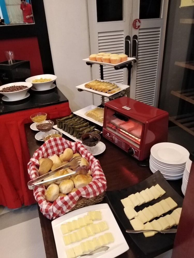 SAN TOMAS SUITES 11/29