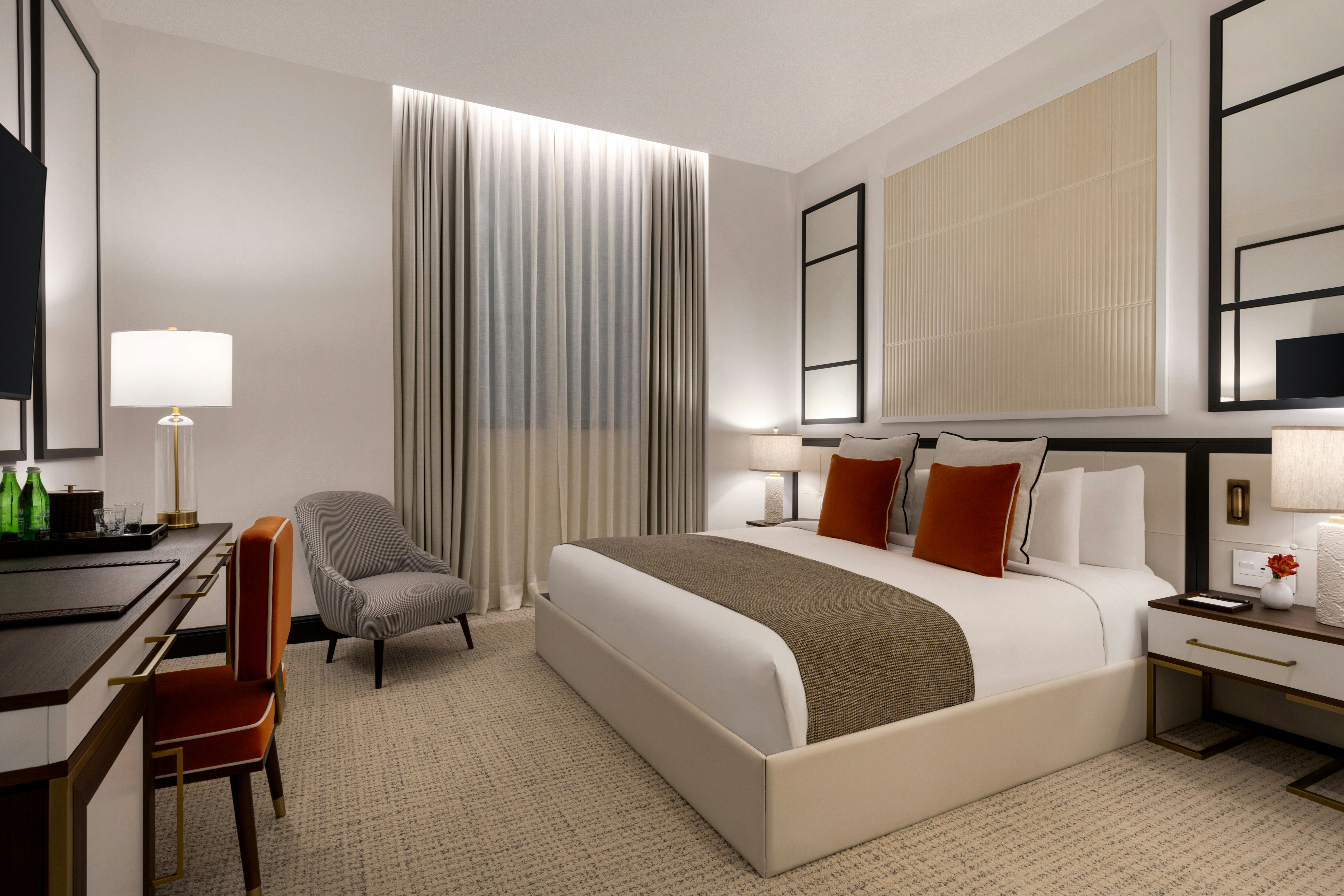 DELUXE, KING BED, ACCESSIBLE