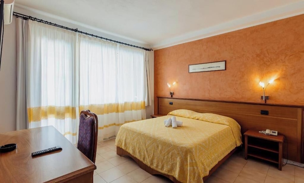 Club Malaspina Hotel and Resort 19/54