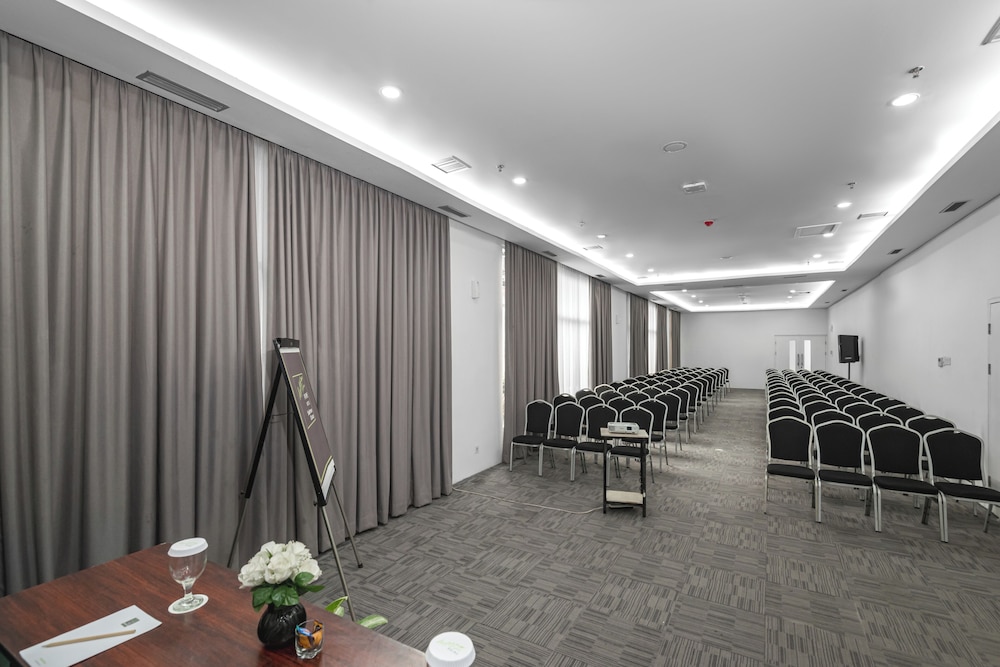 Whiz Hotel Sudirman Cilacap 55/60
