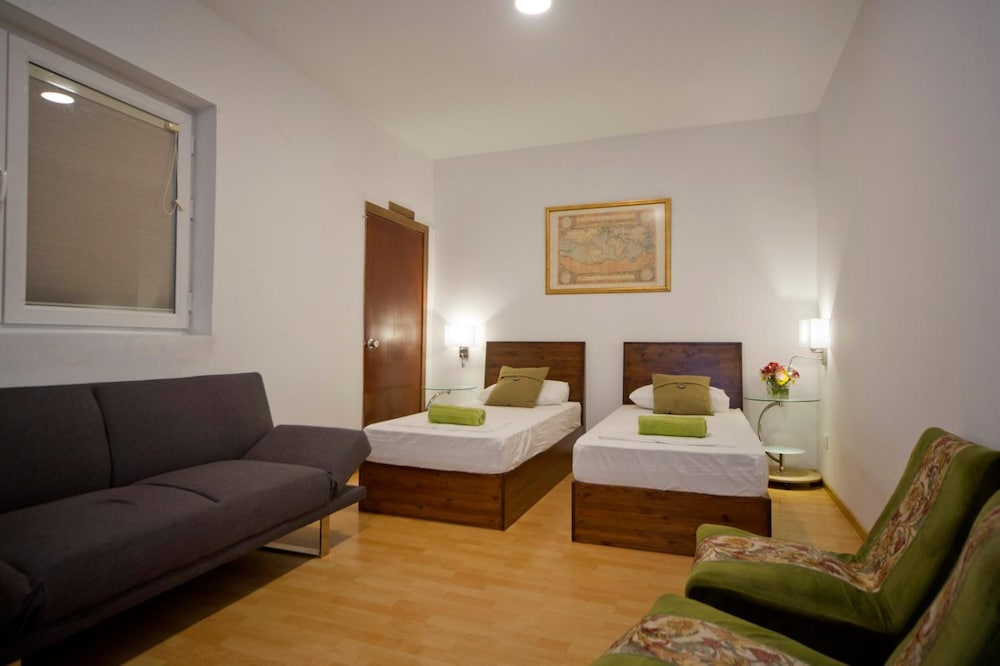 Marco Polo Malta Hostel 11/41