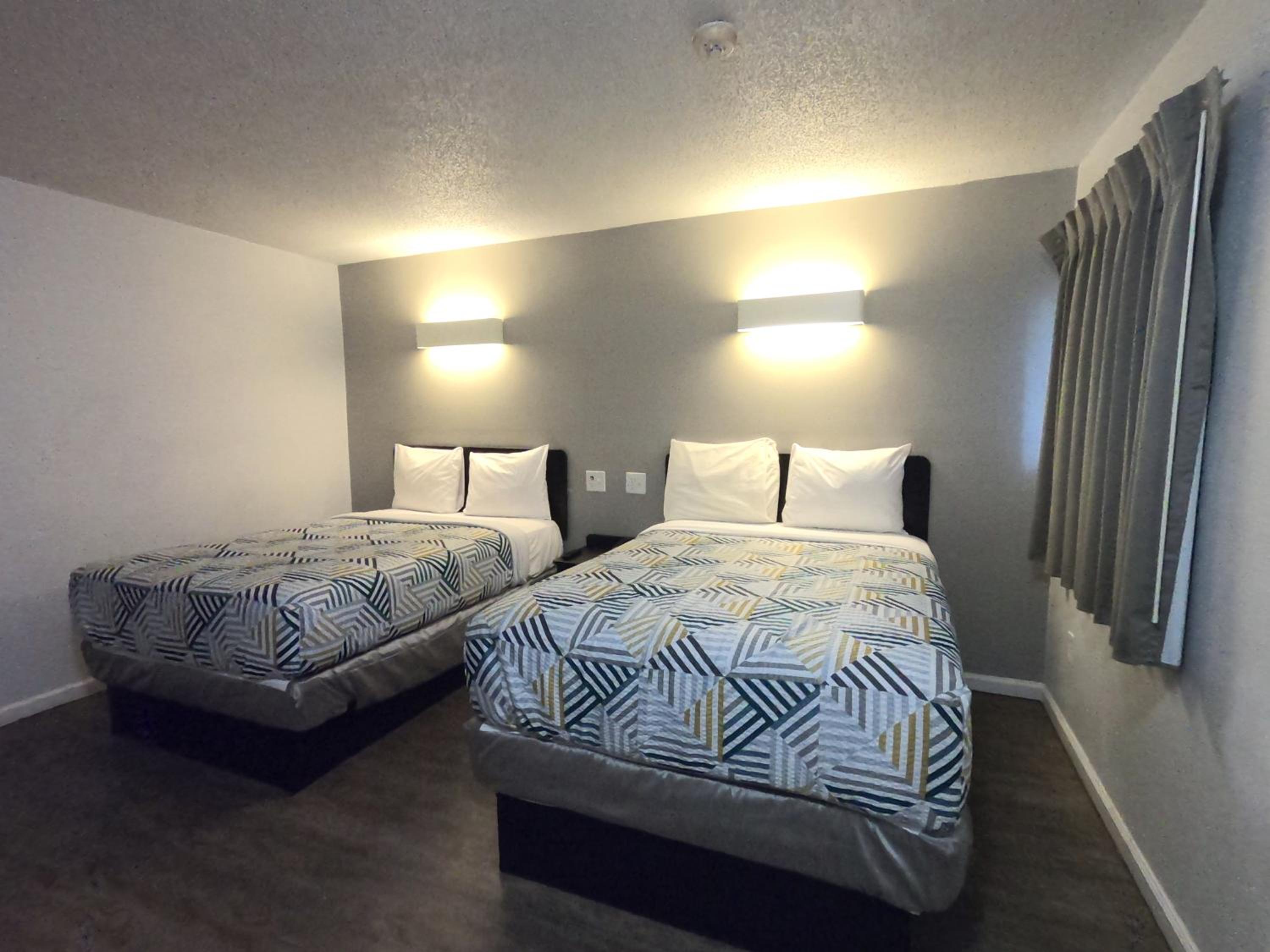 1 Full Bed - Smoking