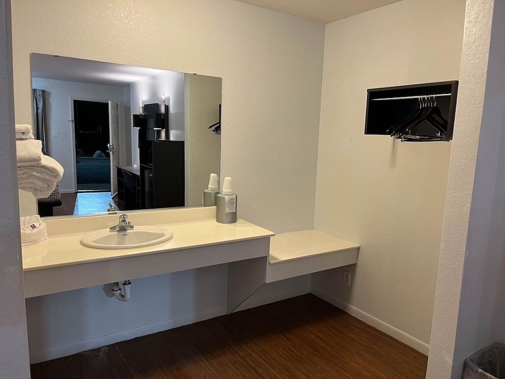 Motel6 Junction, TX - Llano River 60/60