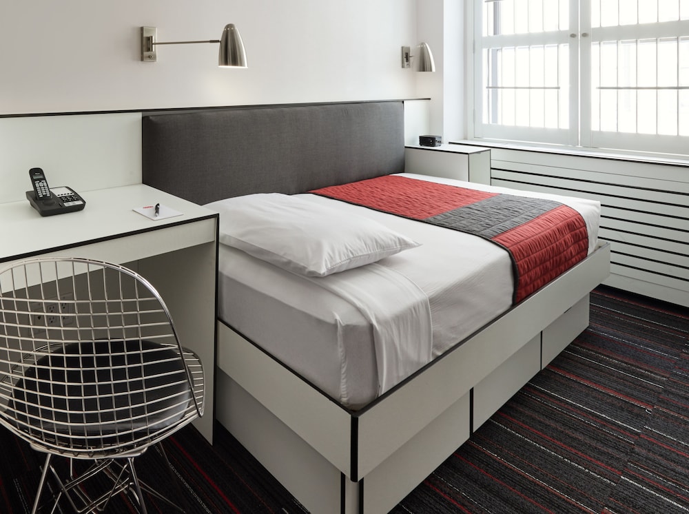 Pod, Single, Shared Bathroom