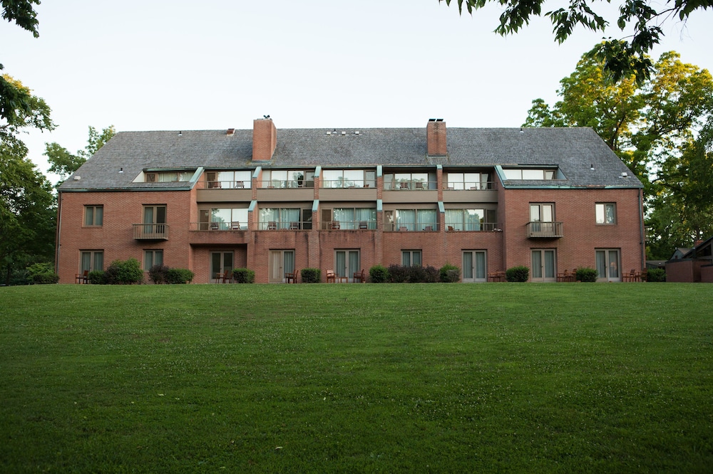 New Harmony Inn Resort & Conference Center 44/49