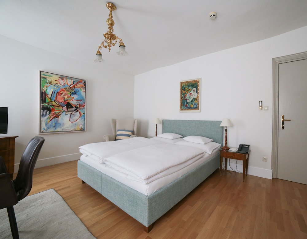 Schlossberghotel - Das Kunsthotel 24/64