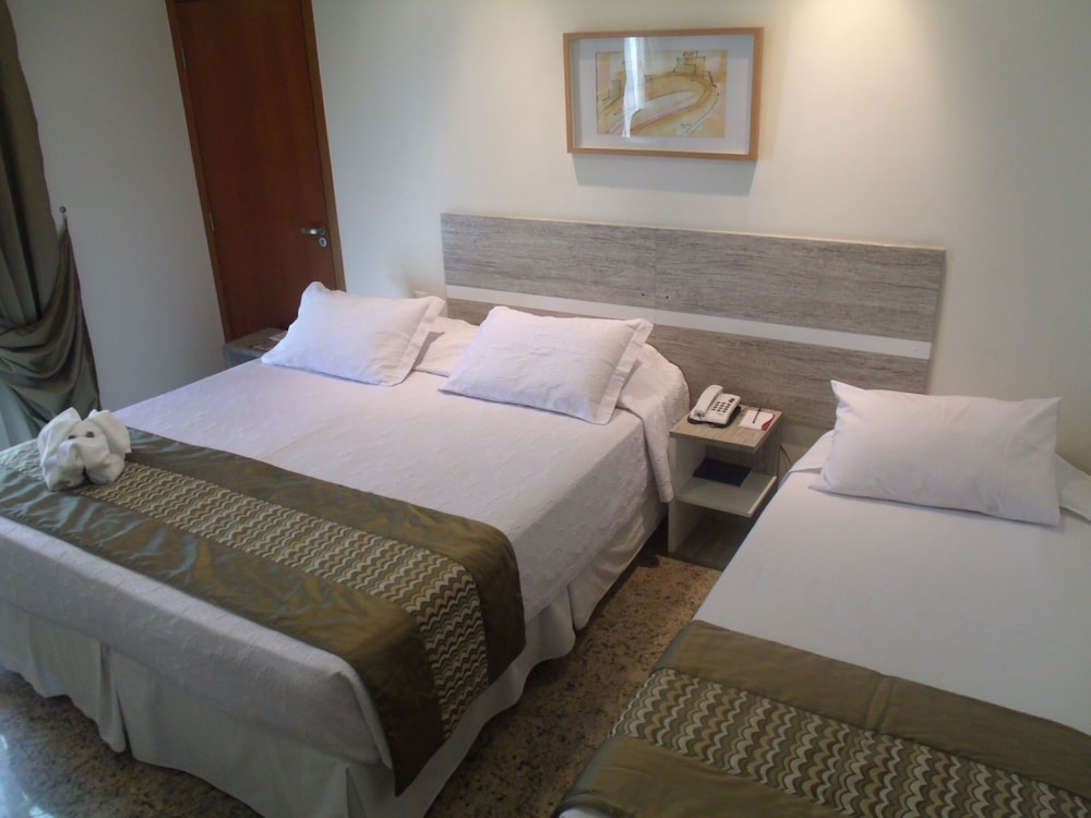 Colonial Plaza Hotel 17/68