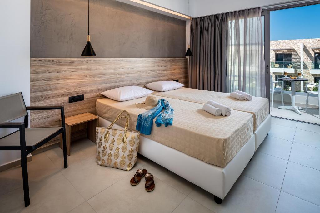 Room, Triple, Pool or Street View