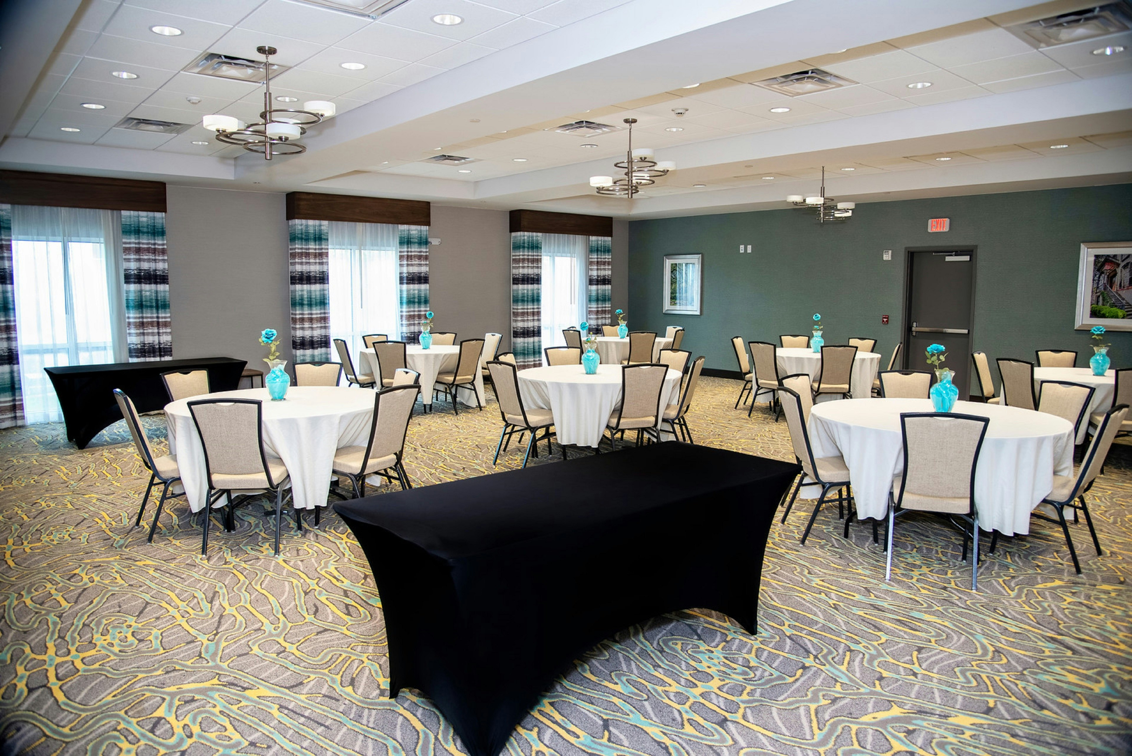 Holiday Inn Suites Savannah Airport Pooler 67/74