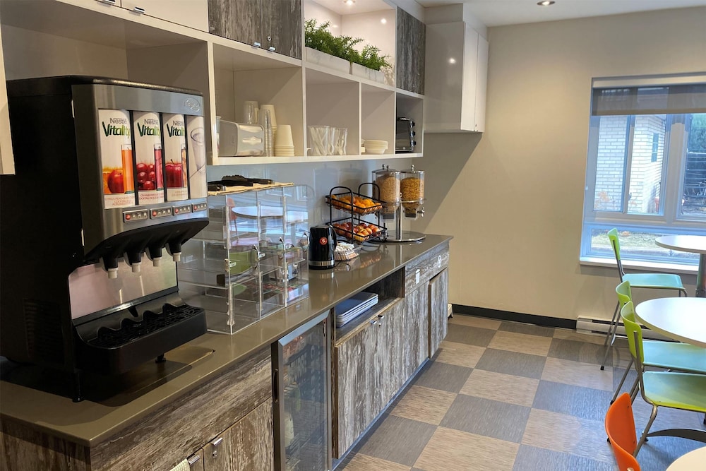 Ramada by Wyndham Laval 15/60