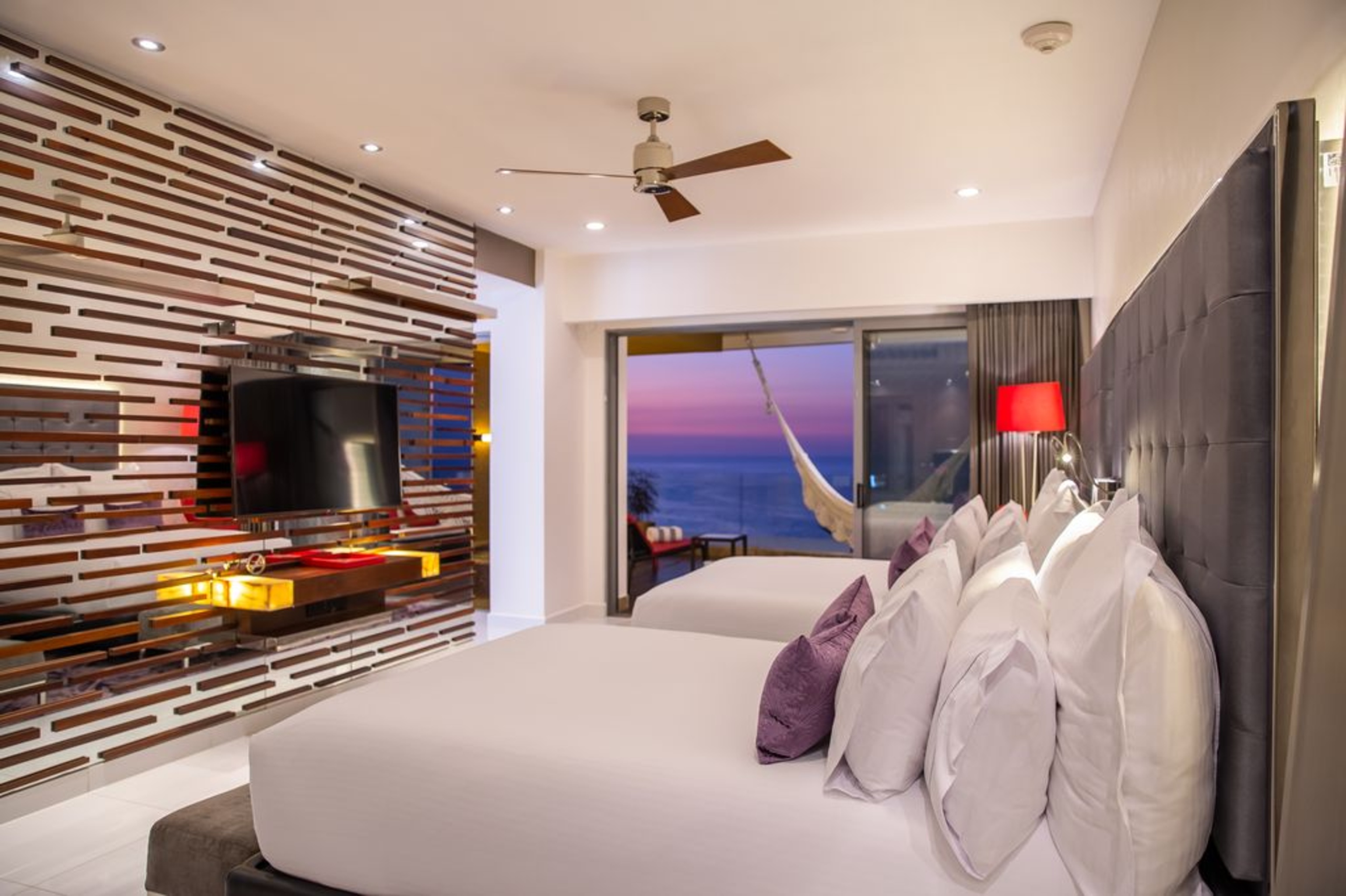 Ultra, Suite, Queen Bed