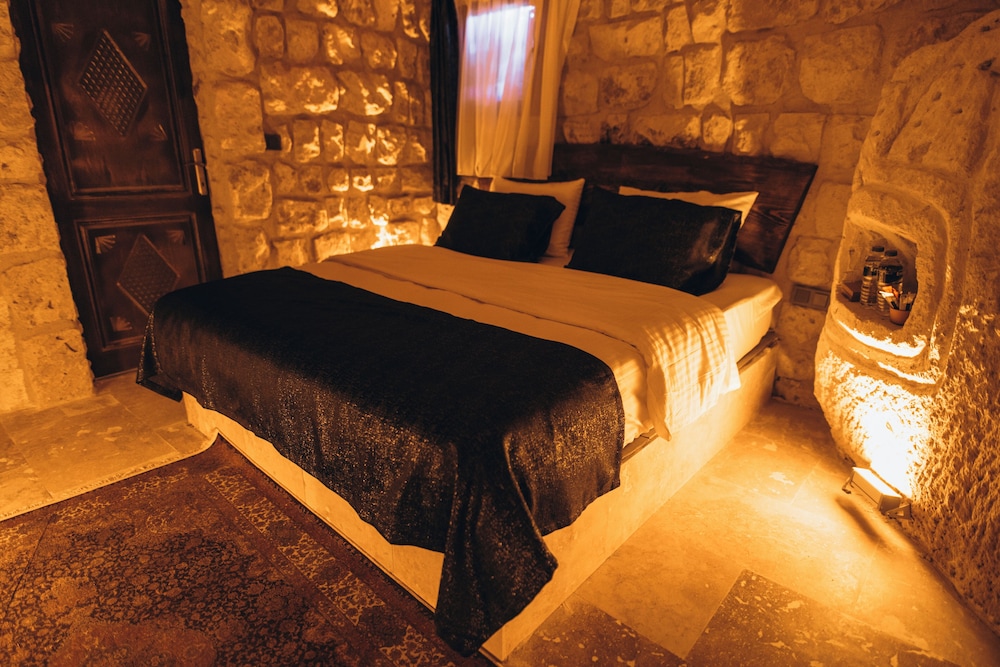 Isadora Cave Cappadocia 9/50