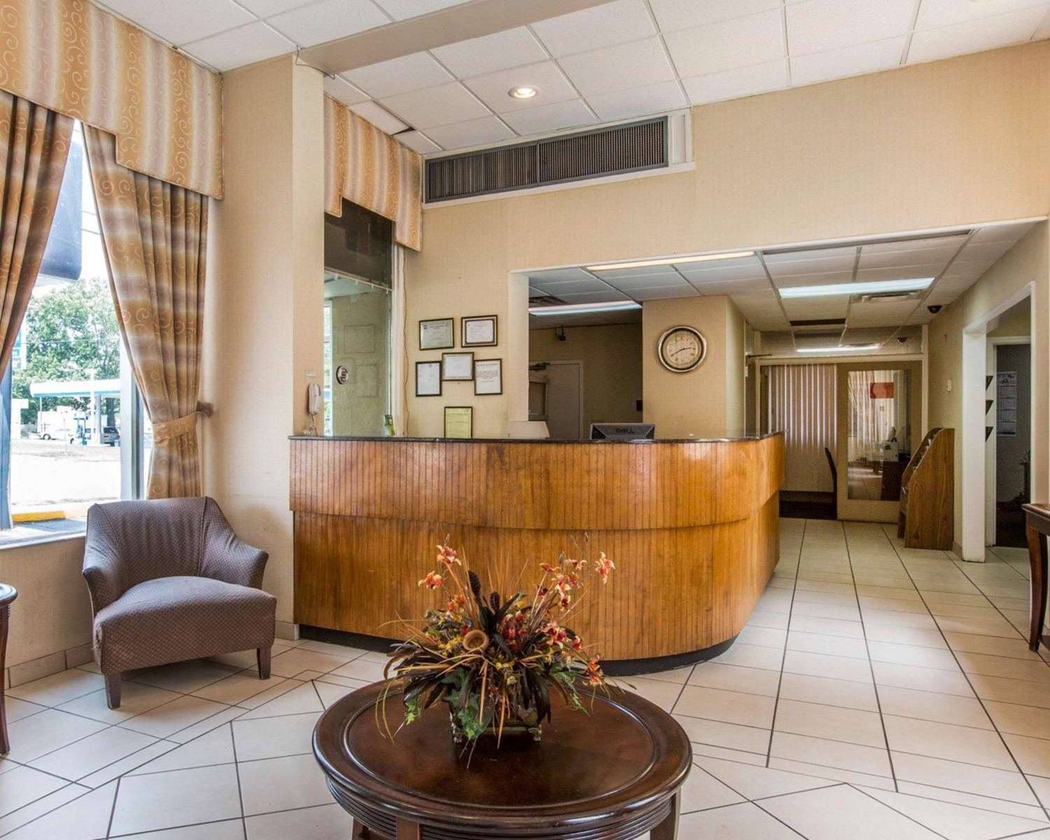 Econo Lodge Atlanta College Park 8/39