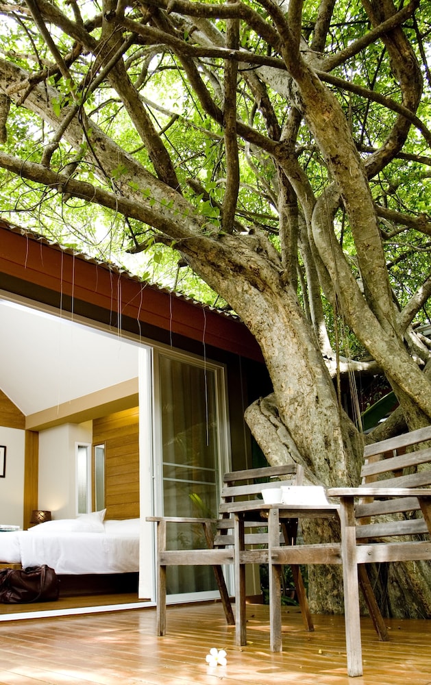 Veranda Lodge 1/30