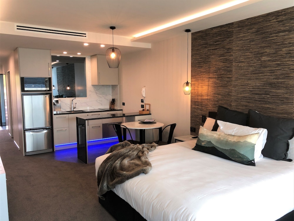 Fiordland Lakeview Motel and Apartments 19/67