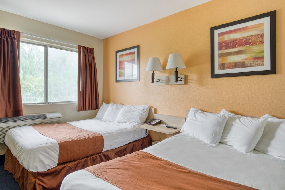 Days Inn by Wyndham New Philadelphia 14/36