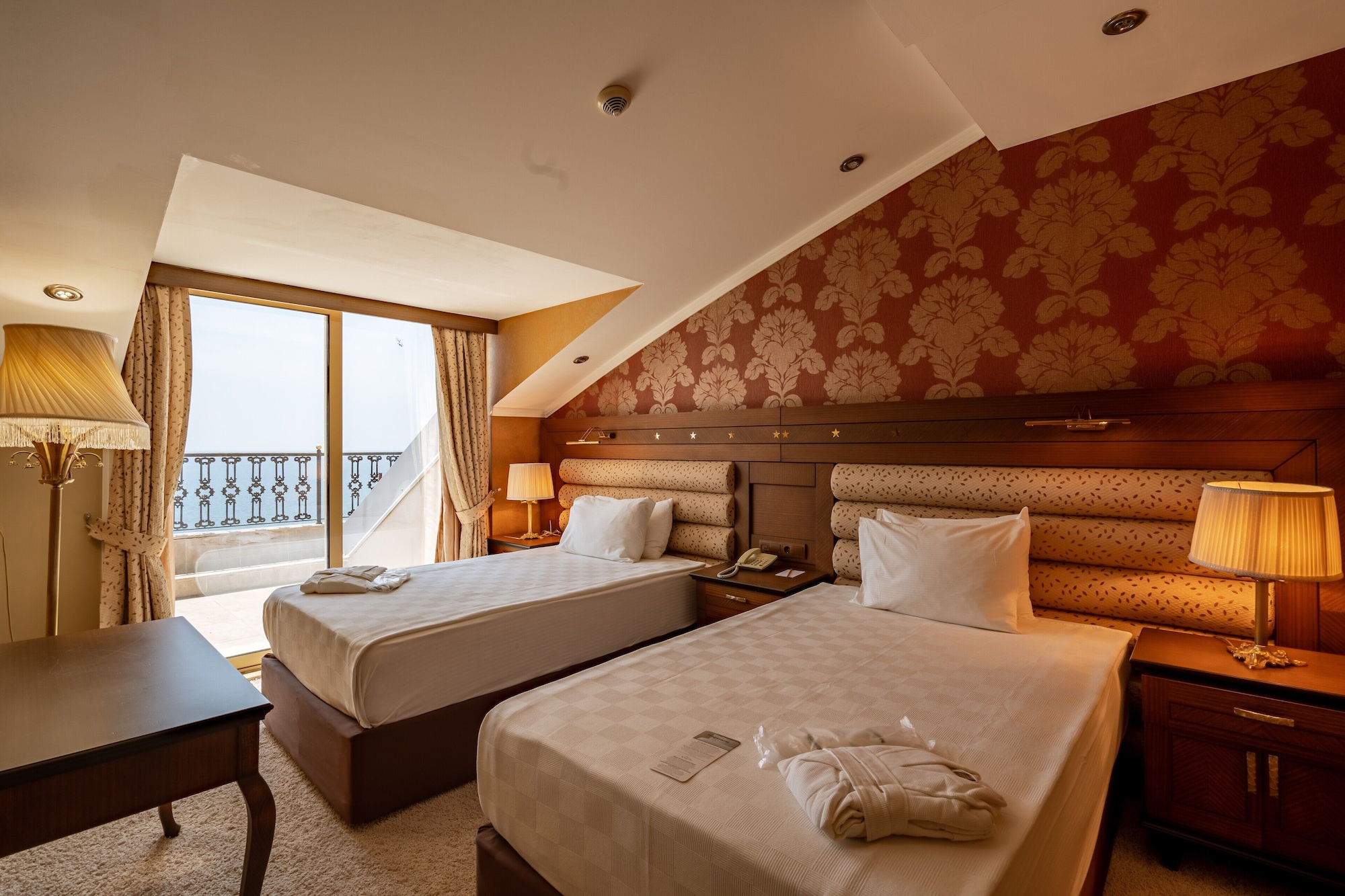 Presidential, Suite, Twin Beds, 1 King and 1 Single Beds