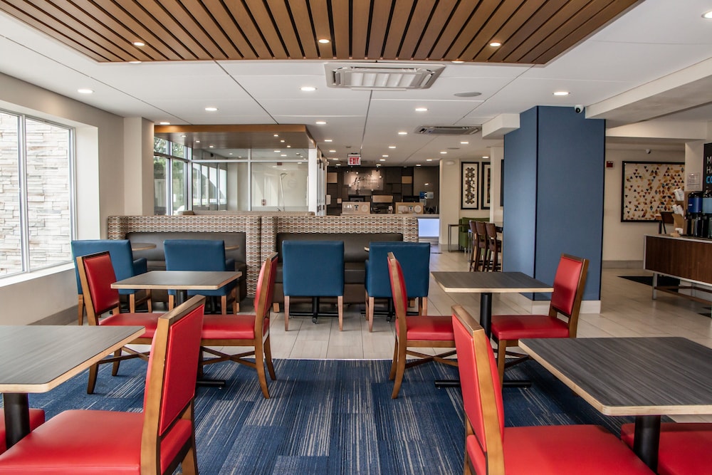 Holiday Inn Express Allentown North 56/62