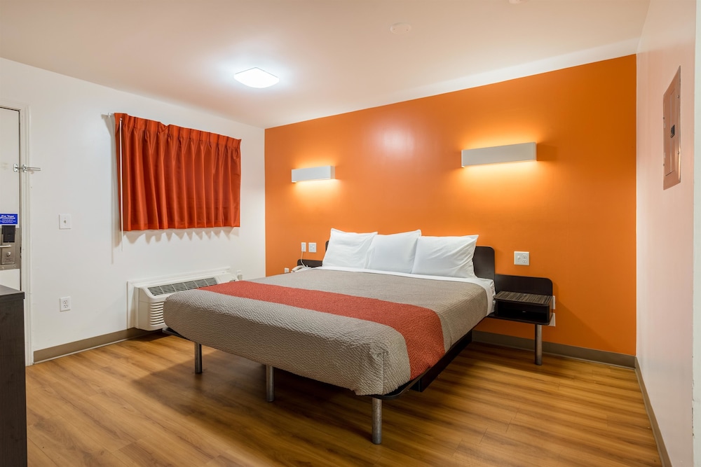 Motel6 Greenville, SC 30/60