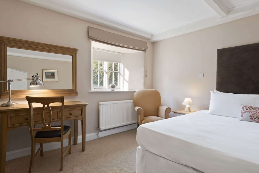 Cwrt Bleddyn Hotel & Spa 8/42