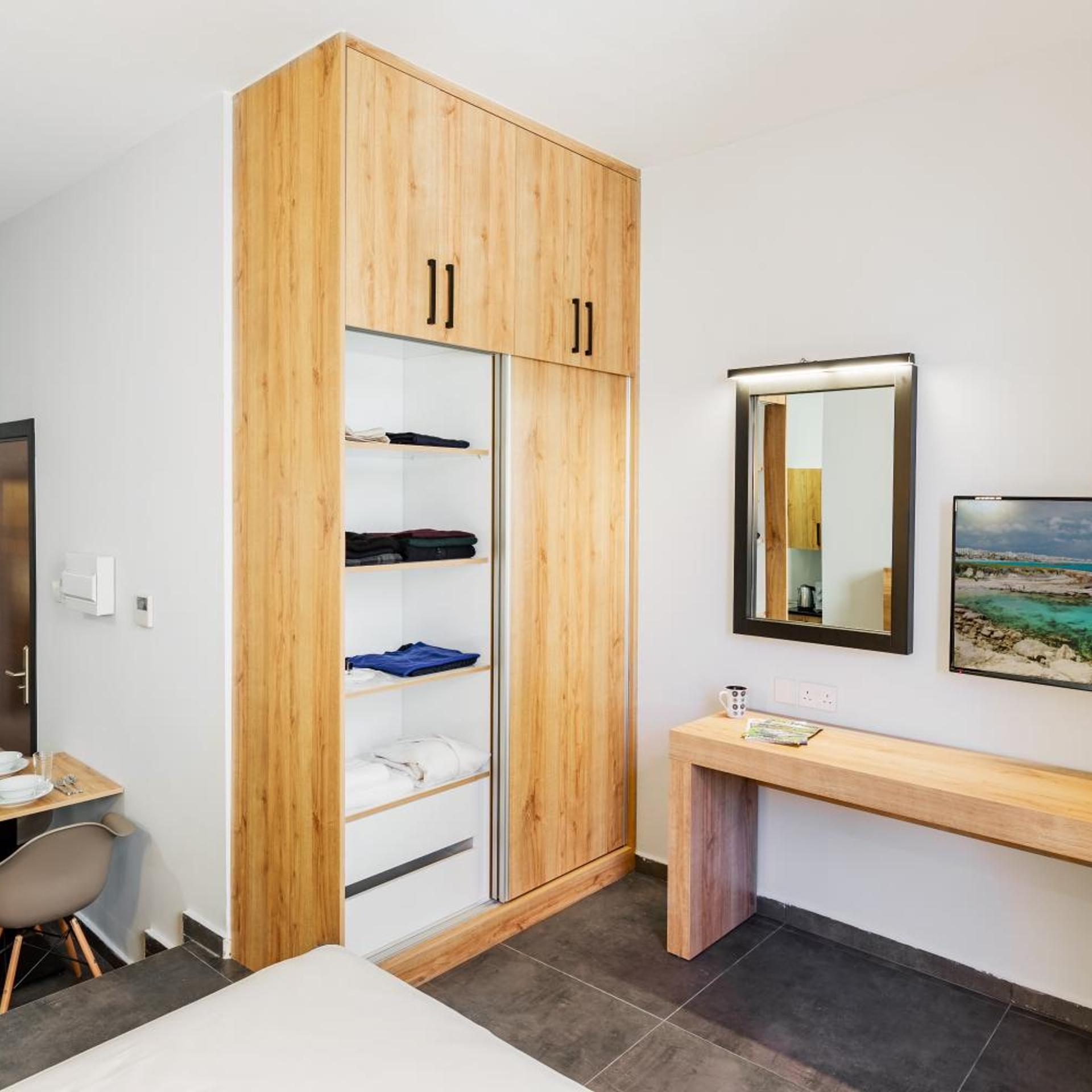 G Suites Luxury Rentals 32/32
