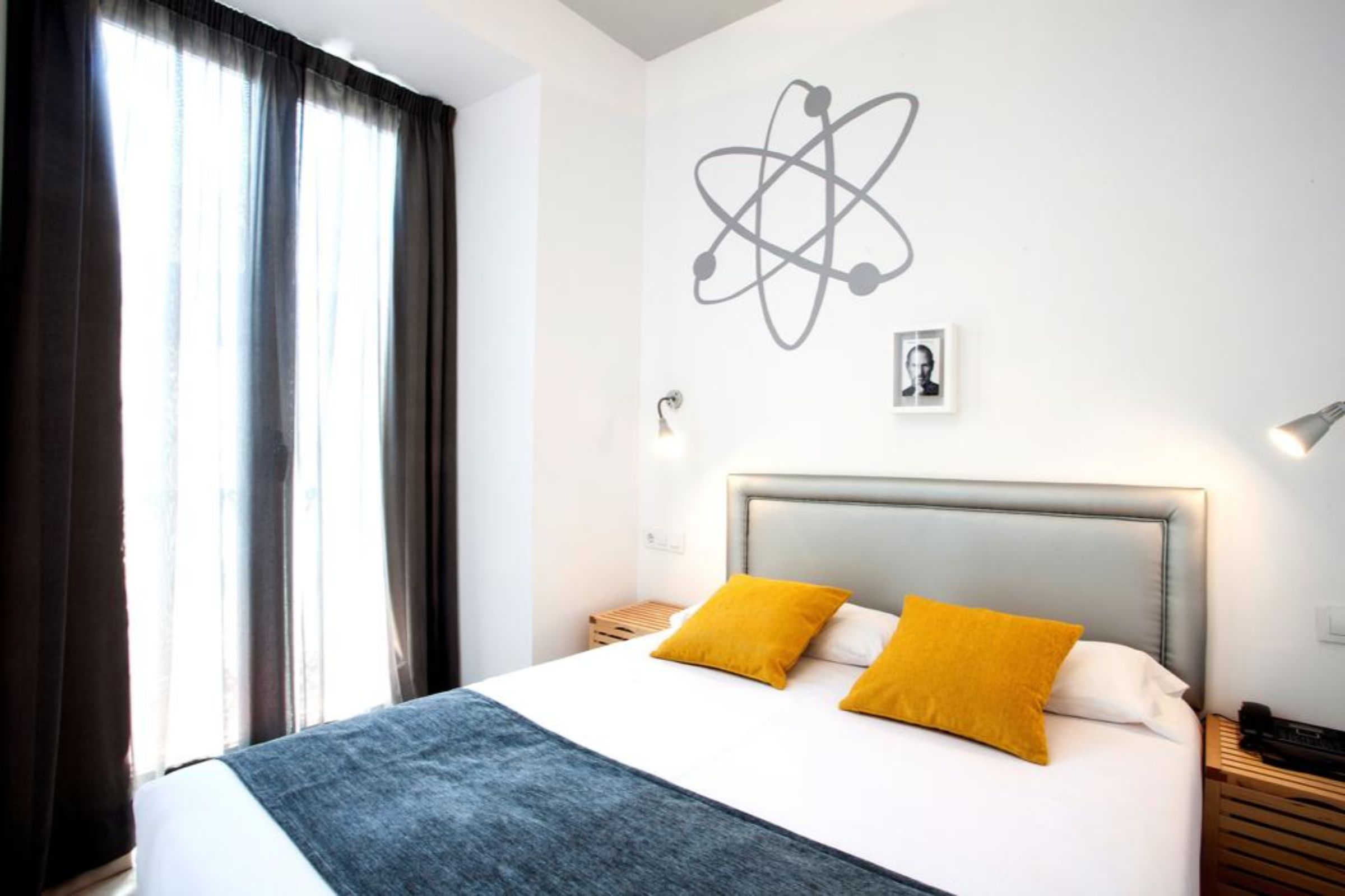 ROOM, DOUBLE BED