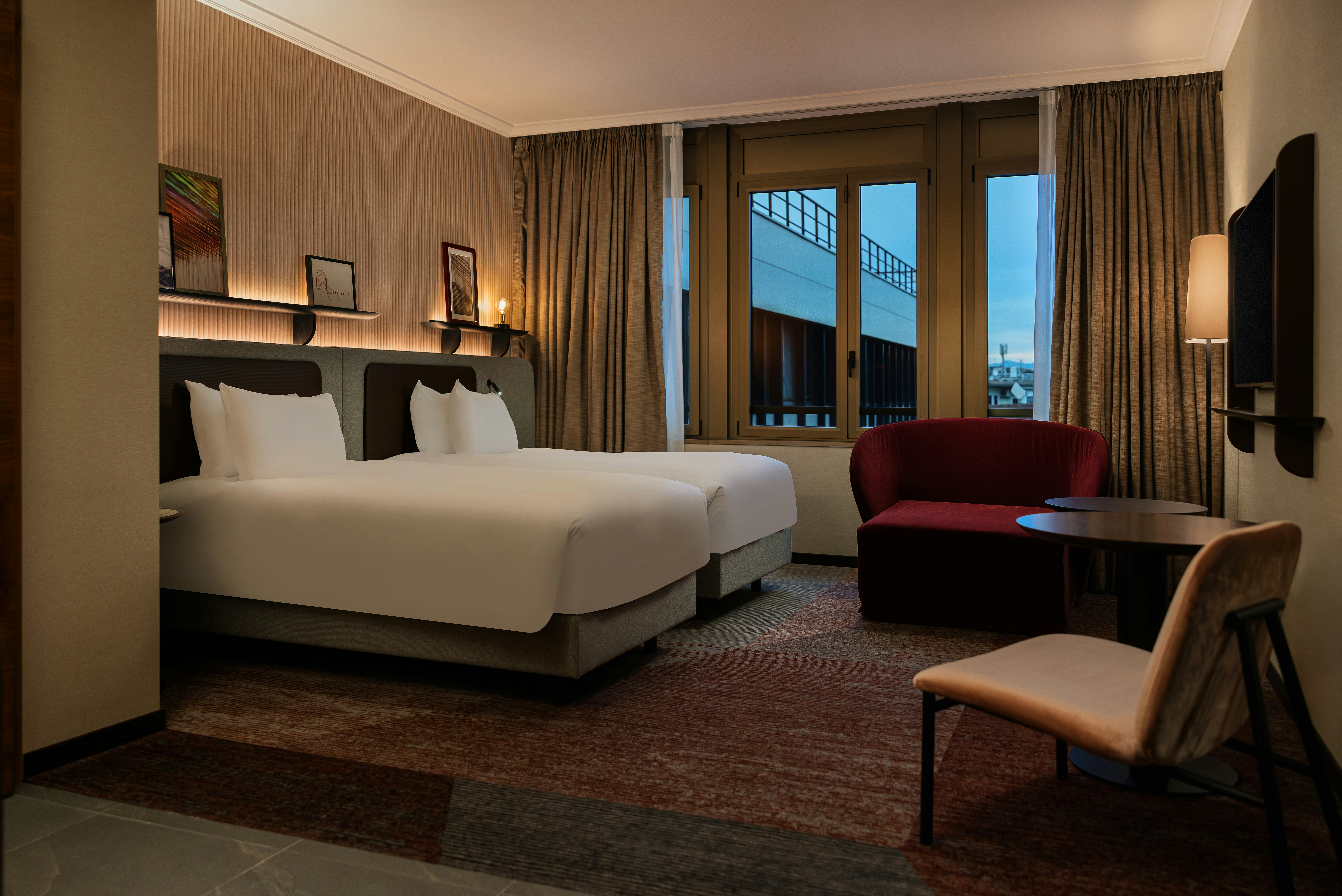 GRAND, EXECUTIVE, TWIN BEDS
