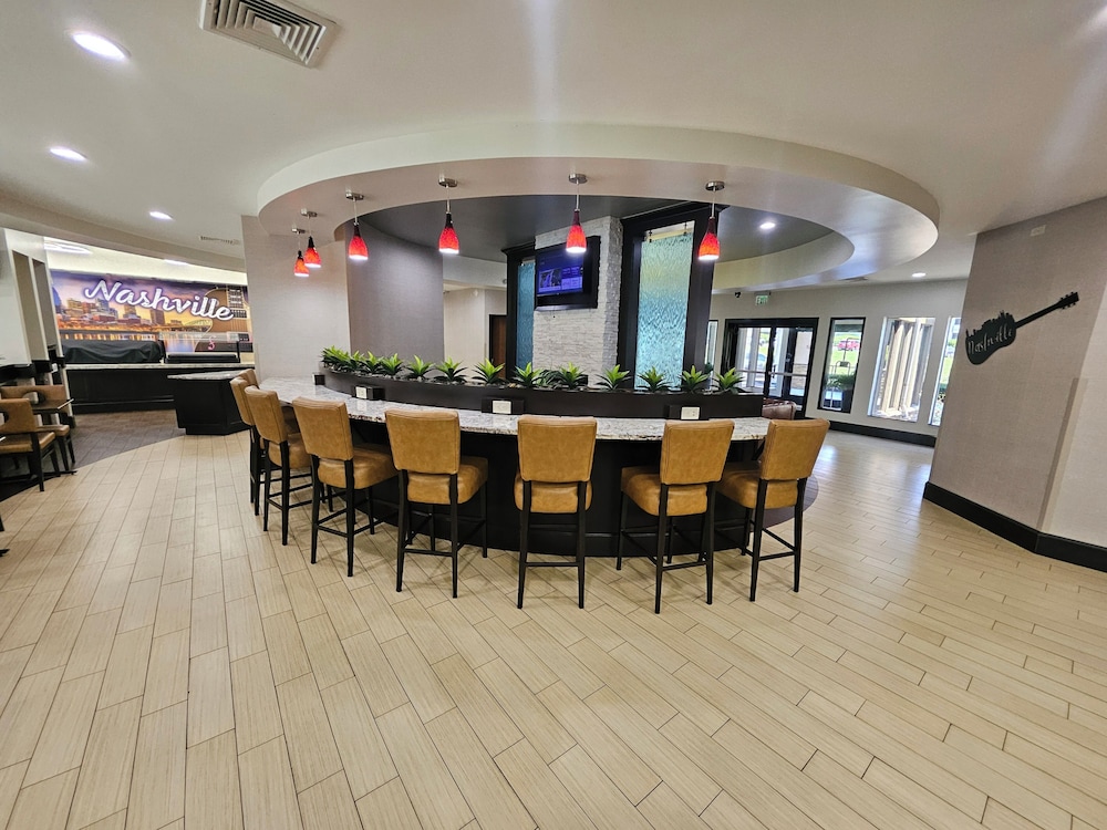Club Hotel Nashville Inn Suites 42/67