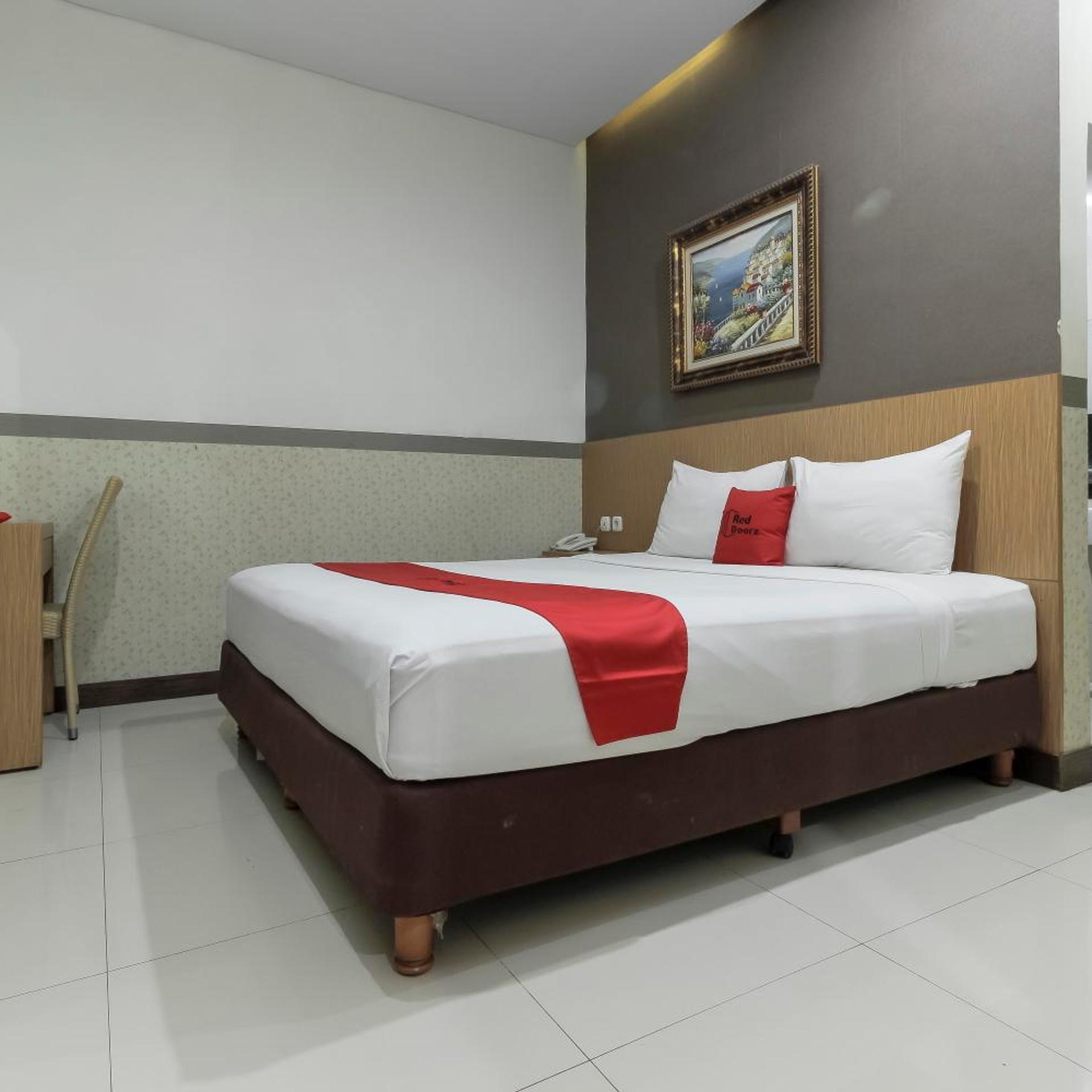 Reddoorz Plus @ Tuparev Cirebon 13/62