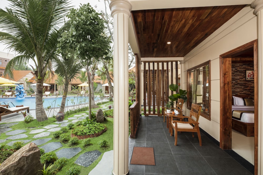 Golden Topaz Resort 10/61