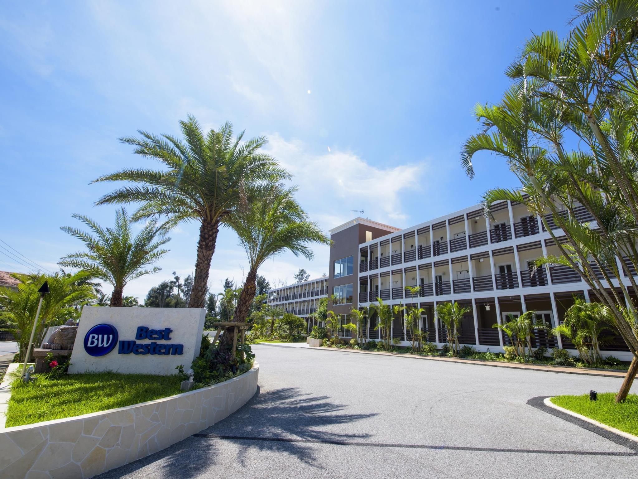 غرفة قياسية بسريرين منفصلين بإطلالة على البحر مع سرير إضافي