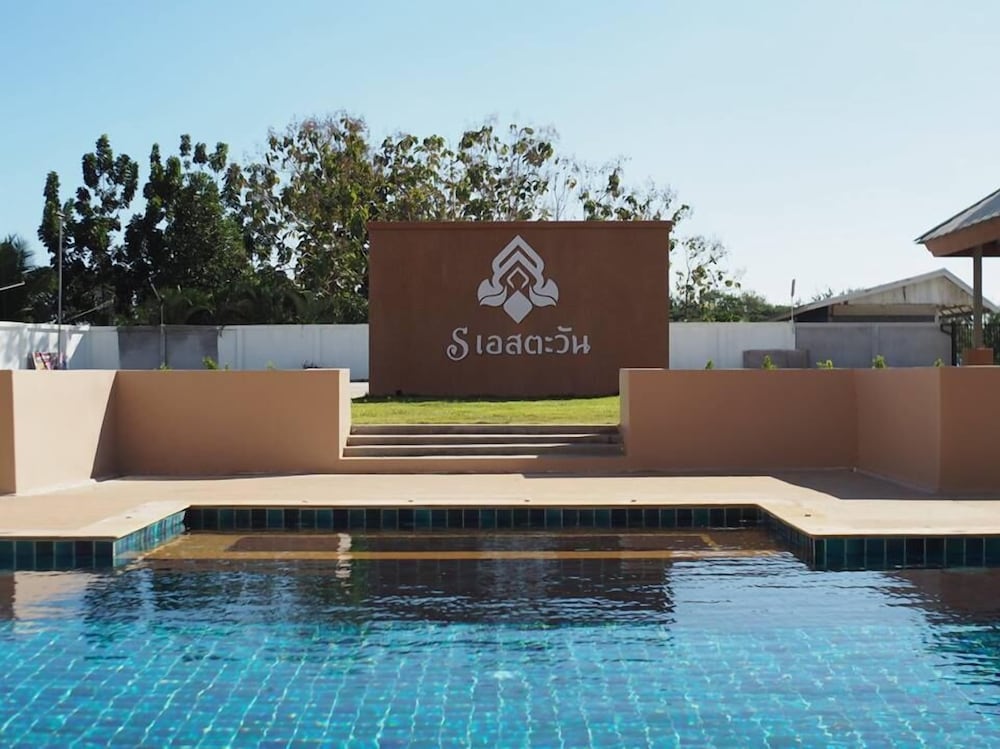 S-Tawan Hotel & Convention 5/29