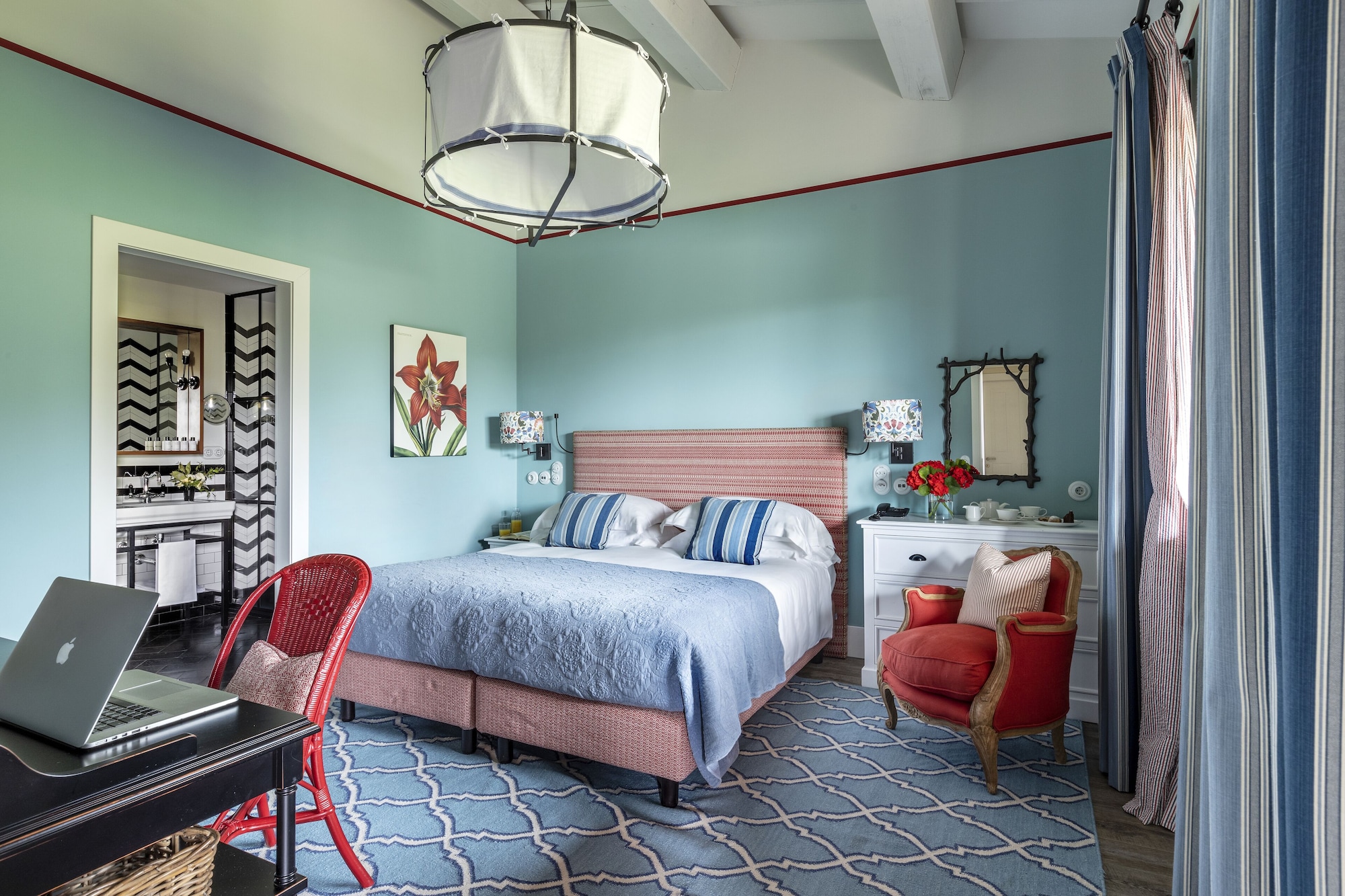 Garden, Suite, King Bed, 2 Sofa