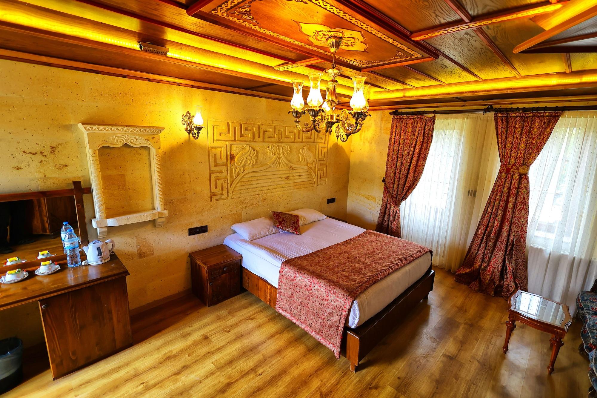 جناح جونيور بشرفة، Empire Cave Hotel 3/3