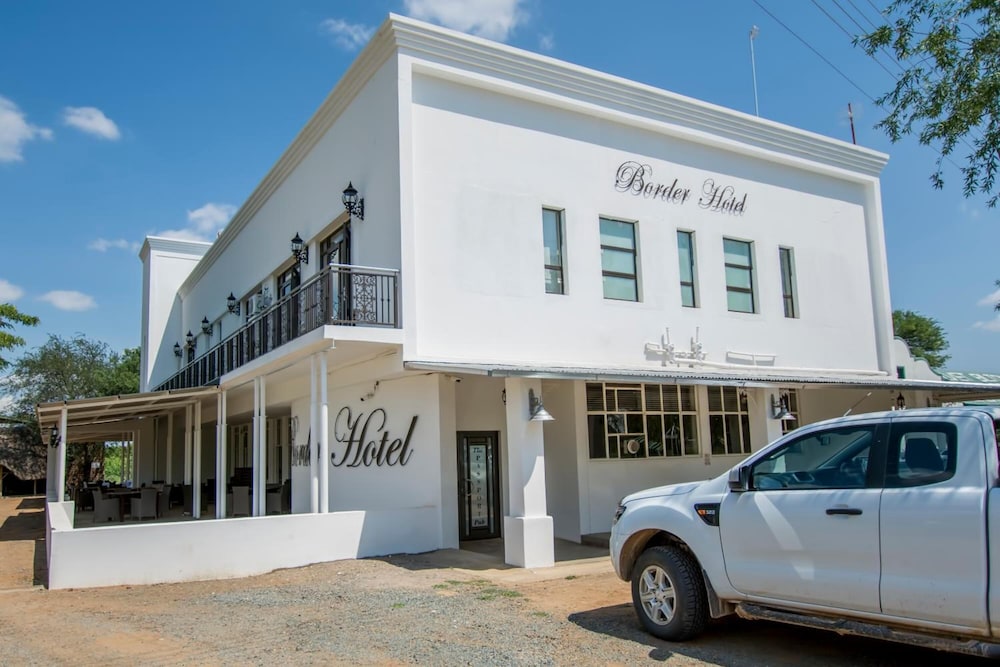 Border Hotel 41/48