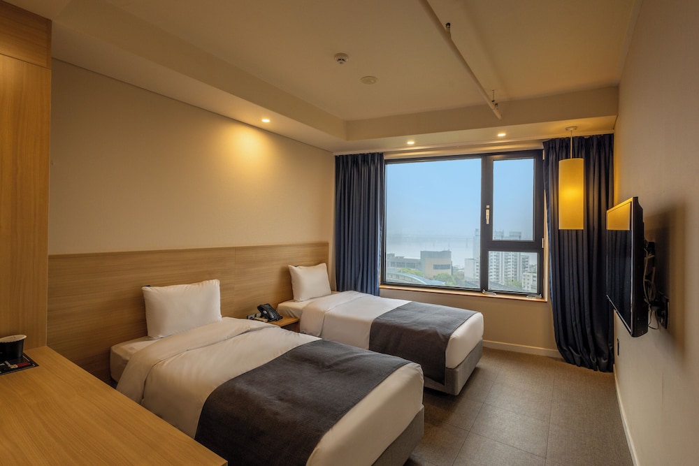 BUSINESS, ROOM ASSIGNED ON ARRIVAL, TWIN BEDS