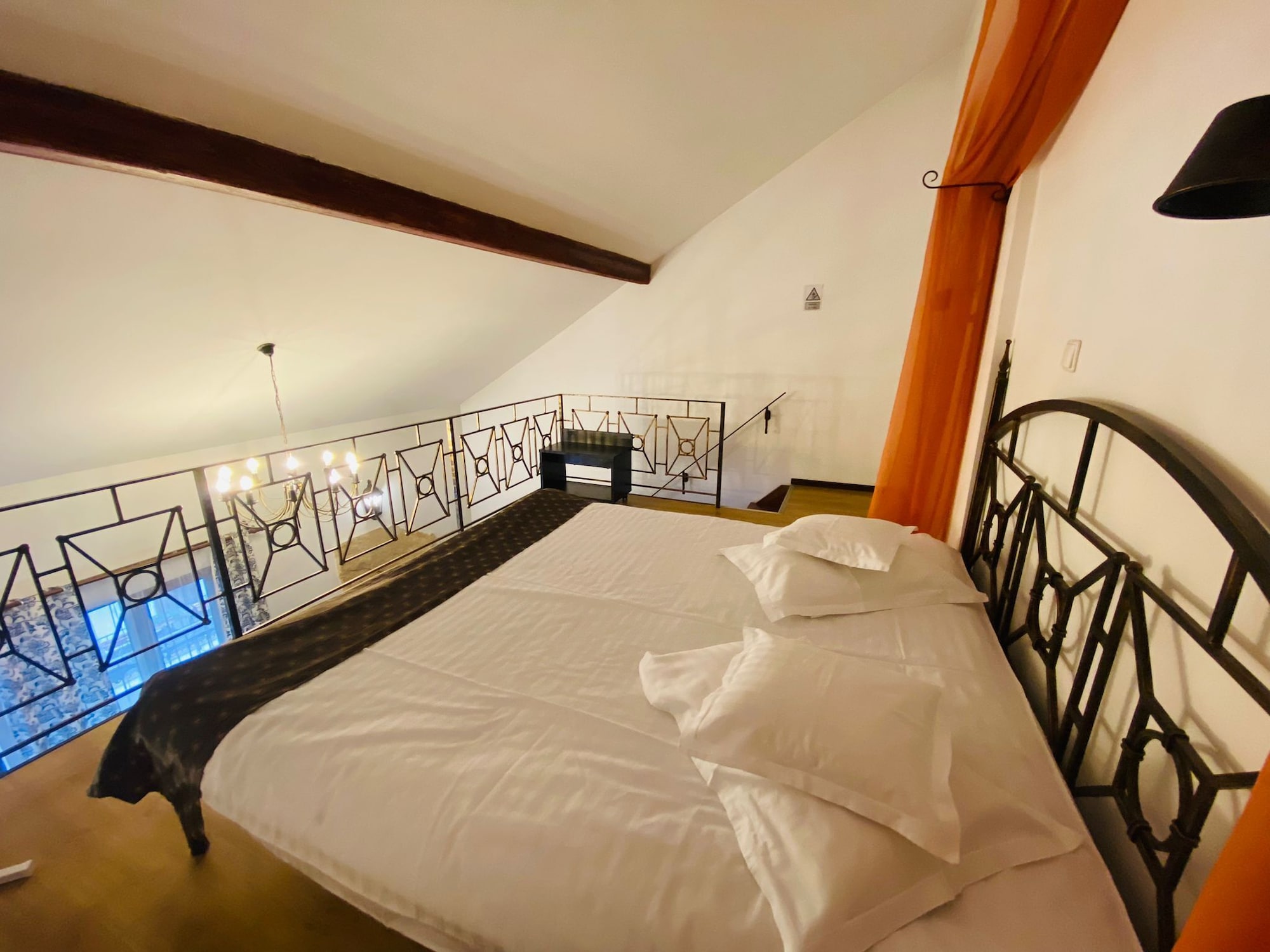 BASIC, QUEEN BED, GARDEN VIEW