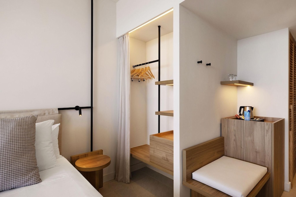 غرفة بريميوم بسرير مزدوج بإطلالة على البحر بشرفة، Inmood Aucanada Hotel 8/9