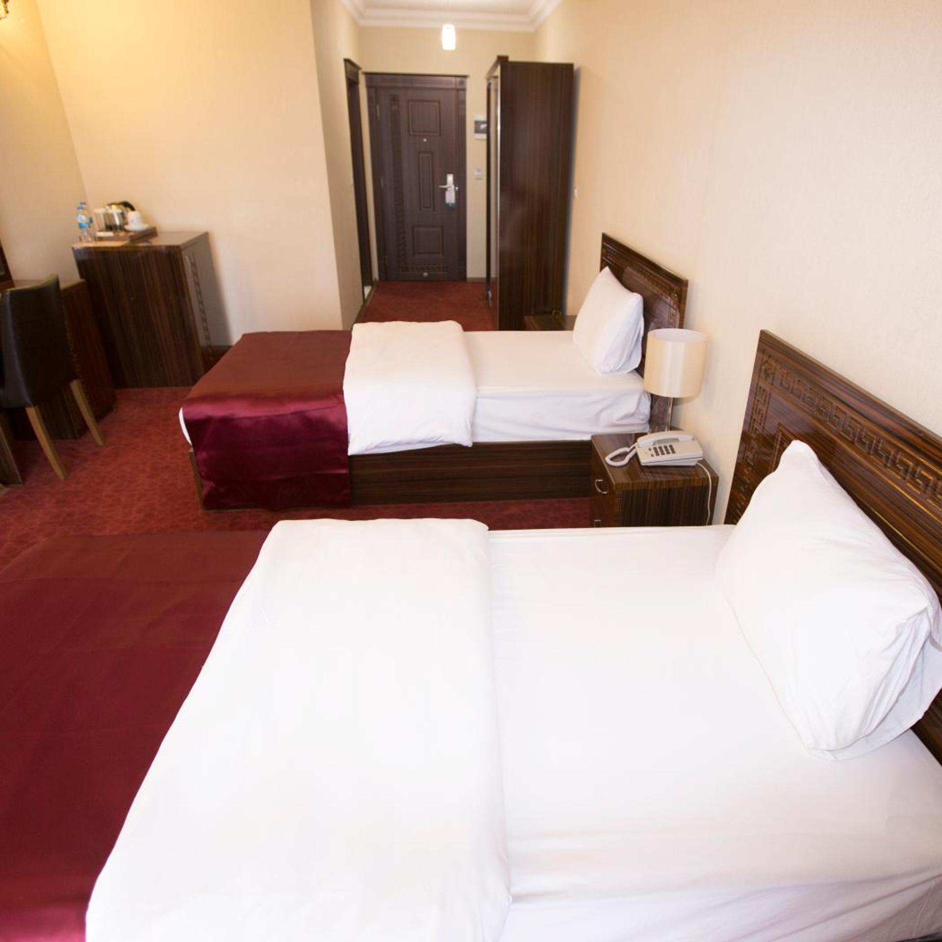 Resmina Otel Van 18/42