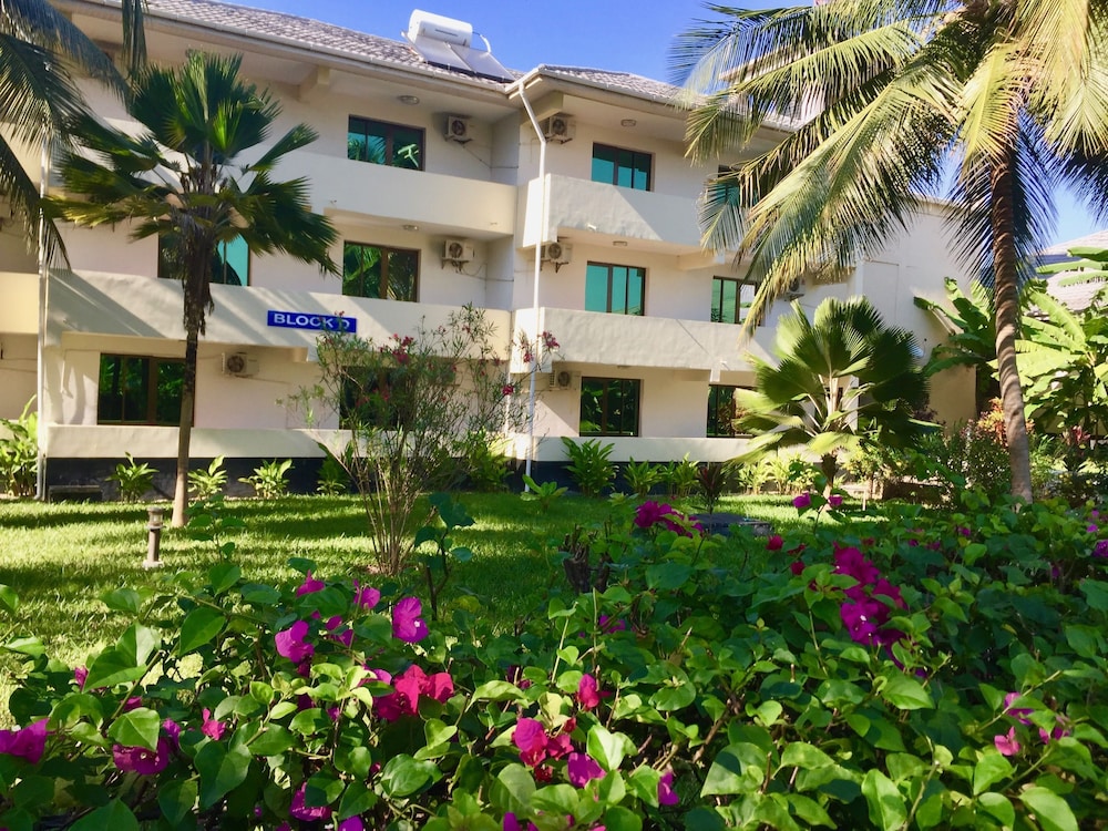 Oceanic Bay Hotel and Resort 40/43