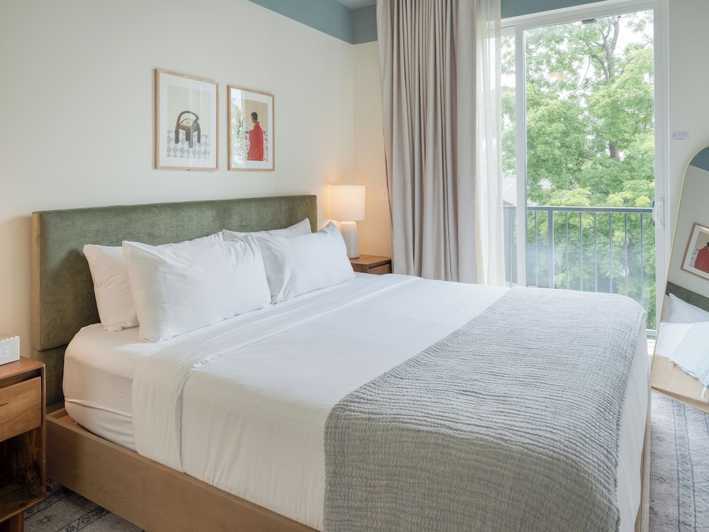 4 BEDROOMS, SUITE, BALCONY