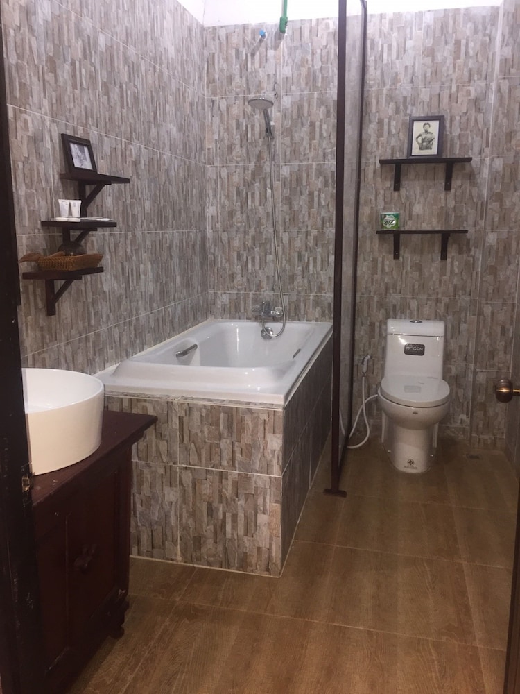 Luang Prabang Pavilion Hotel 33/34