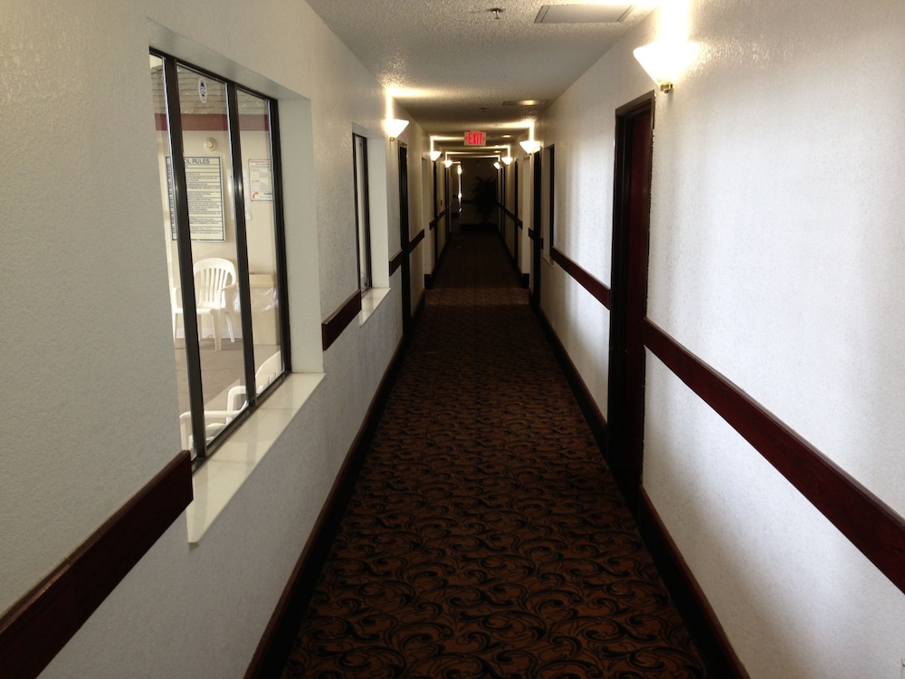 Brentwood Inn Suites 3/41