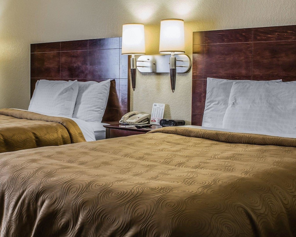 MainStay Suites Coralville - Iowa City 7/38