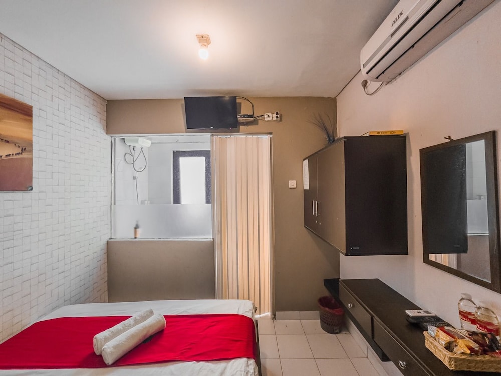 Reddoorz Plus Near Hayam Wuruk 2 13/33