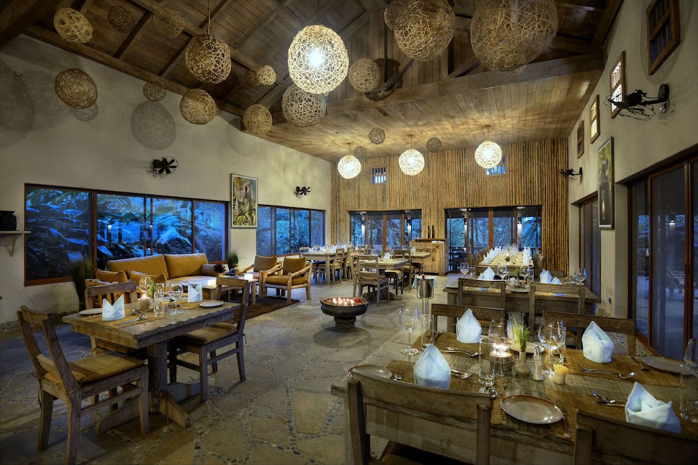 BARAHI JUNGLE LODGE 32/50