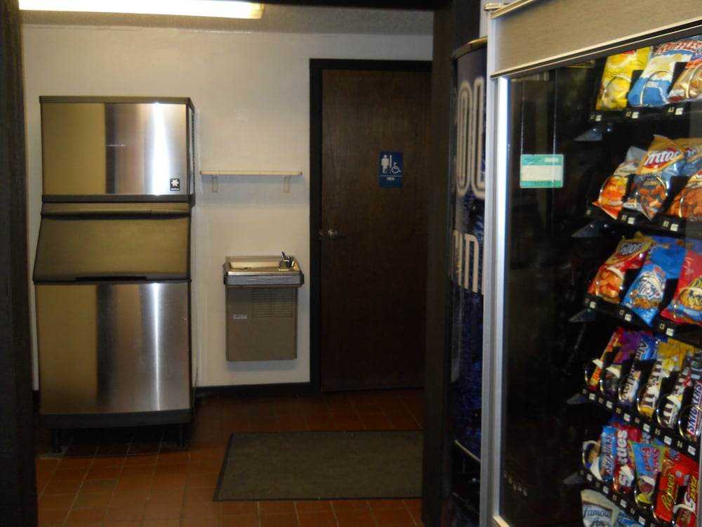 Value Inn Milwaukee South 32/47