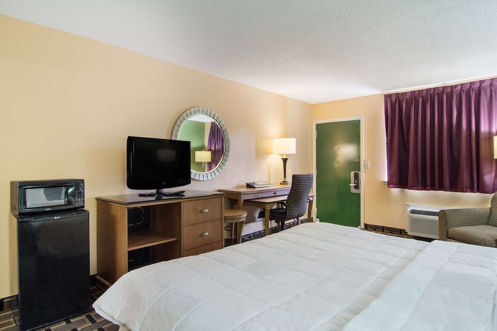 Americas Best Value Inn Darien 9/38